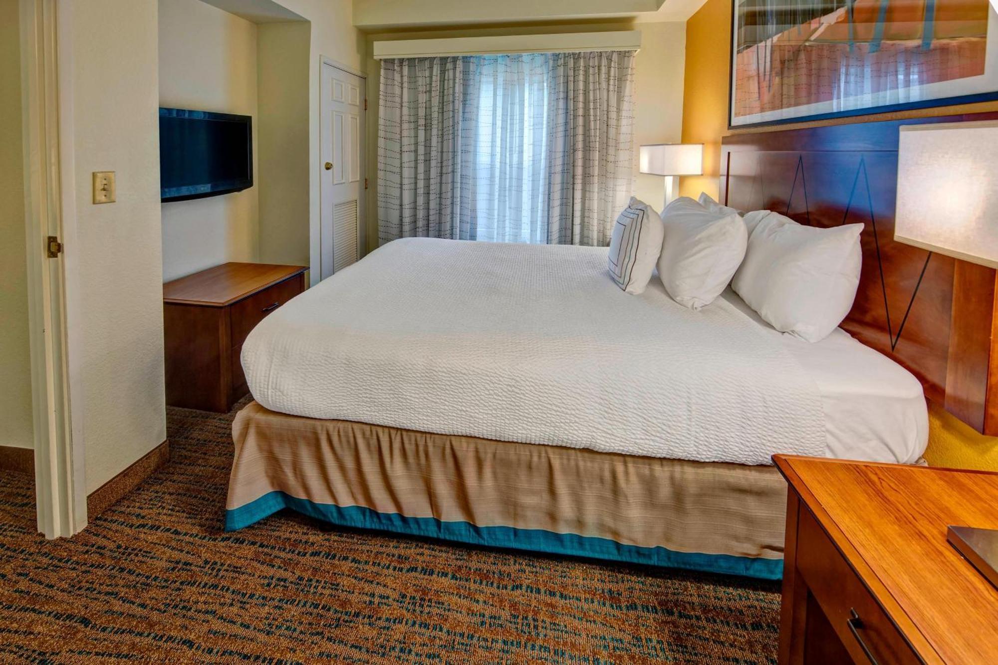 By Marriott Memphis Hotel